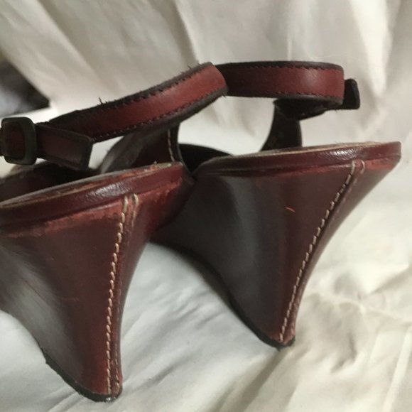 Kenneth Cole Reaction burgundy peep toe wedges - Picture 13 of 13